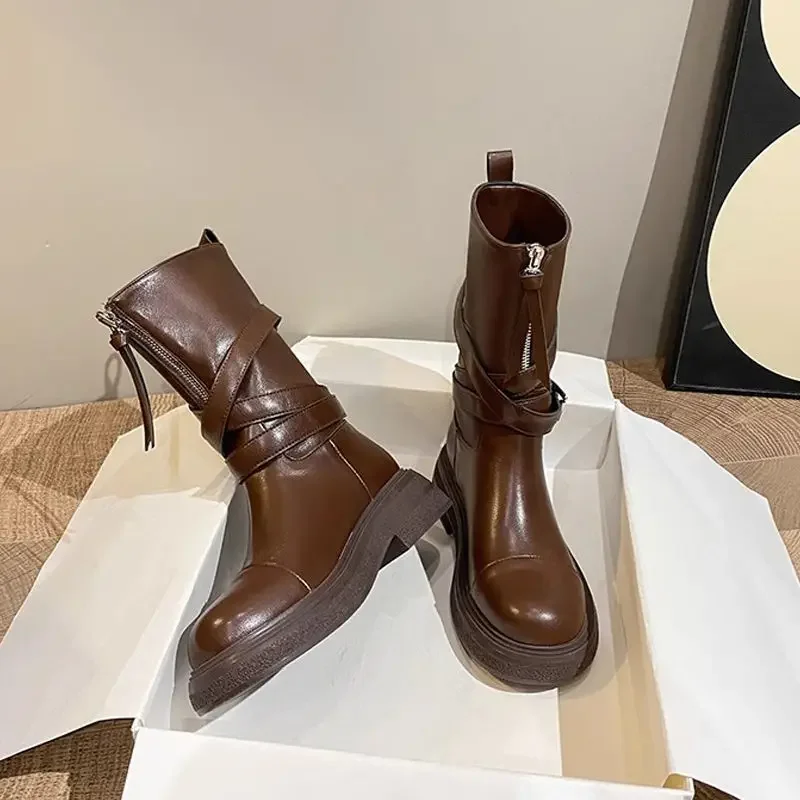 

Женские туфли до середины икры на платформе с застежкой-молнией. Кожаная обувь по акции. Готические водонепроницаемые трендовые роскошные женские полувысокие сапоги. 2024.