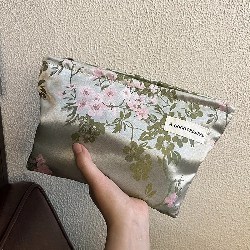 New Chinese Style Satin Cosmetic Bag Large Capacity Skin Care Product Portable Storage Toiletry ID Card Holder Hand Held Clutch