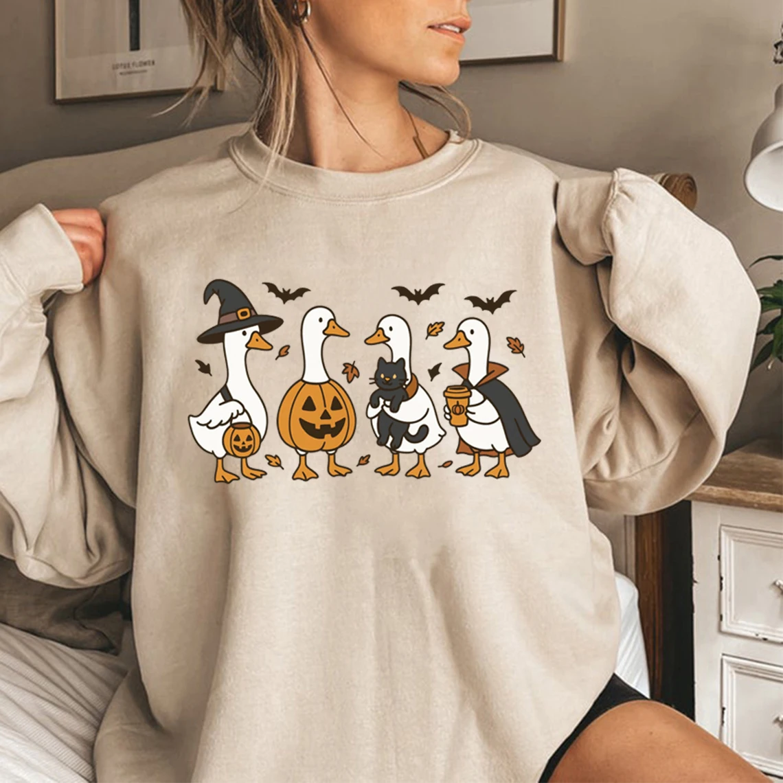 Halloween Goose Sweatshirt Funny Halloween Shirt Long Sleeve Crewneck Women Sweatshirt Spooky Goose Hoodies Fall Streetwear Tops