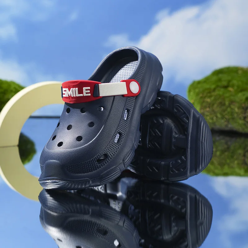 A pair of cool and breathable children's summer sandals with perforated design. Comfortable to wear. AL-61821 4