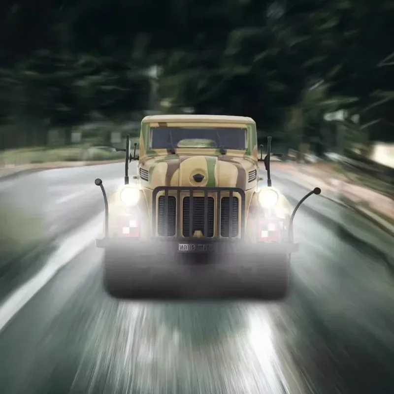 1/18 4WD climbing off-road vehicle alloy sound and light smoke RC remote control car model