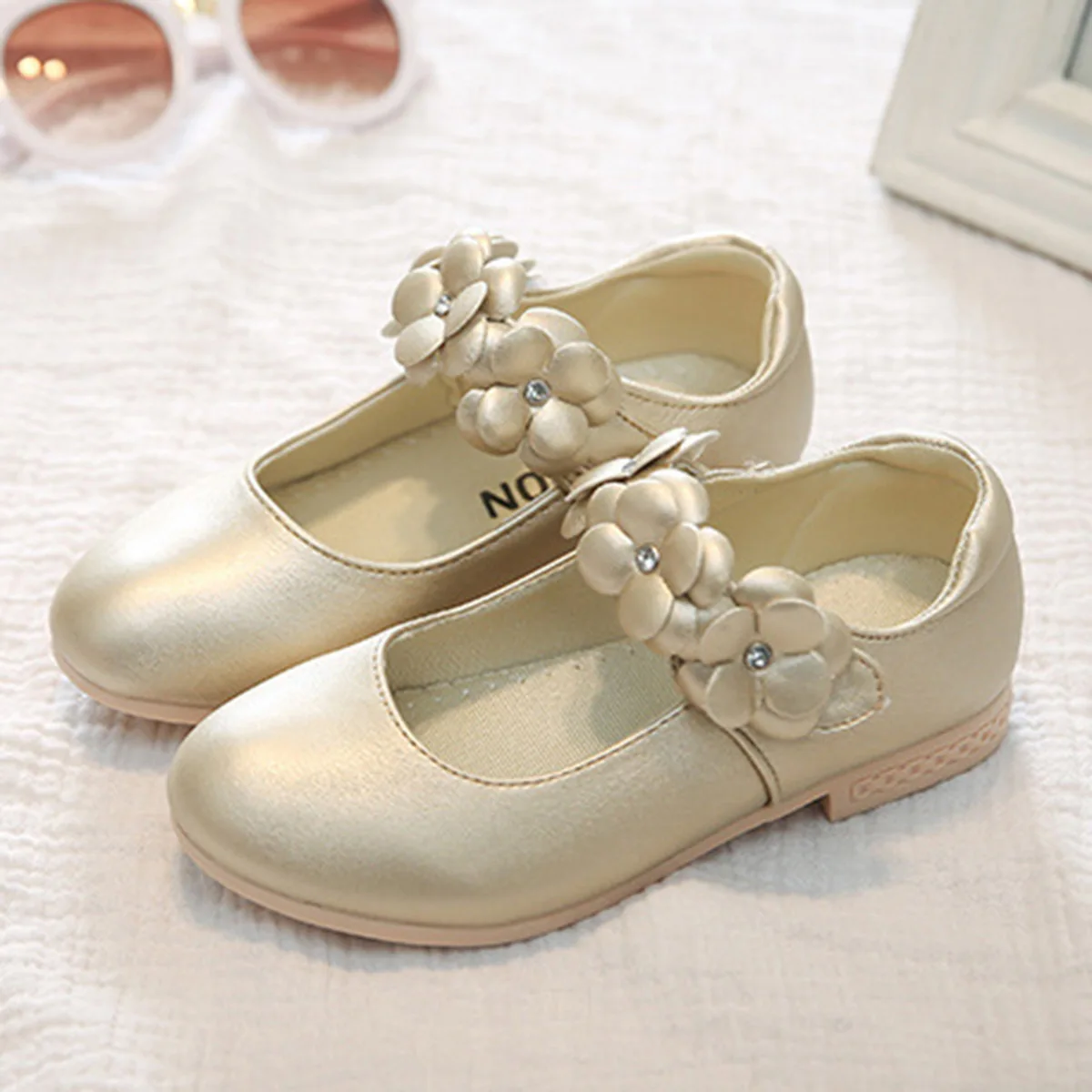 

Kids Princess Shoes Children Sole Breathable Soft Material White Flower Design Spring Autumn Walking Outdoor Sports