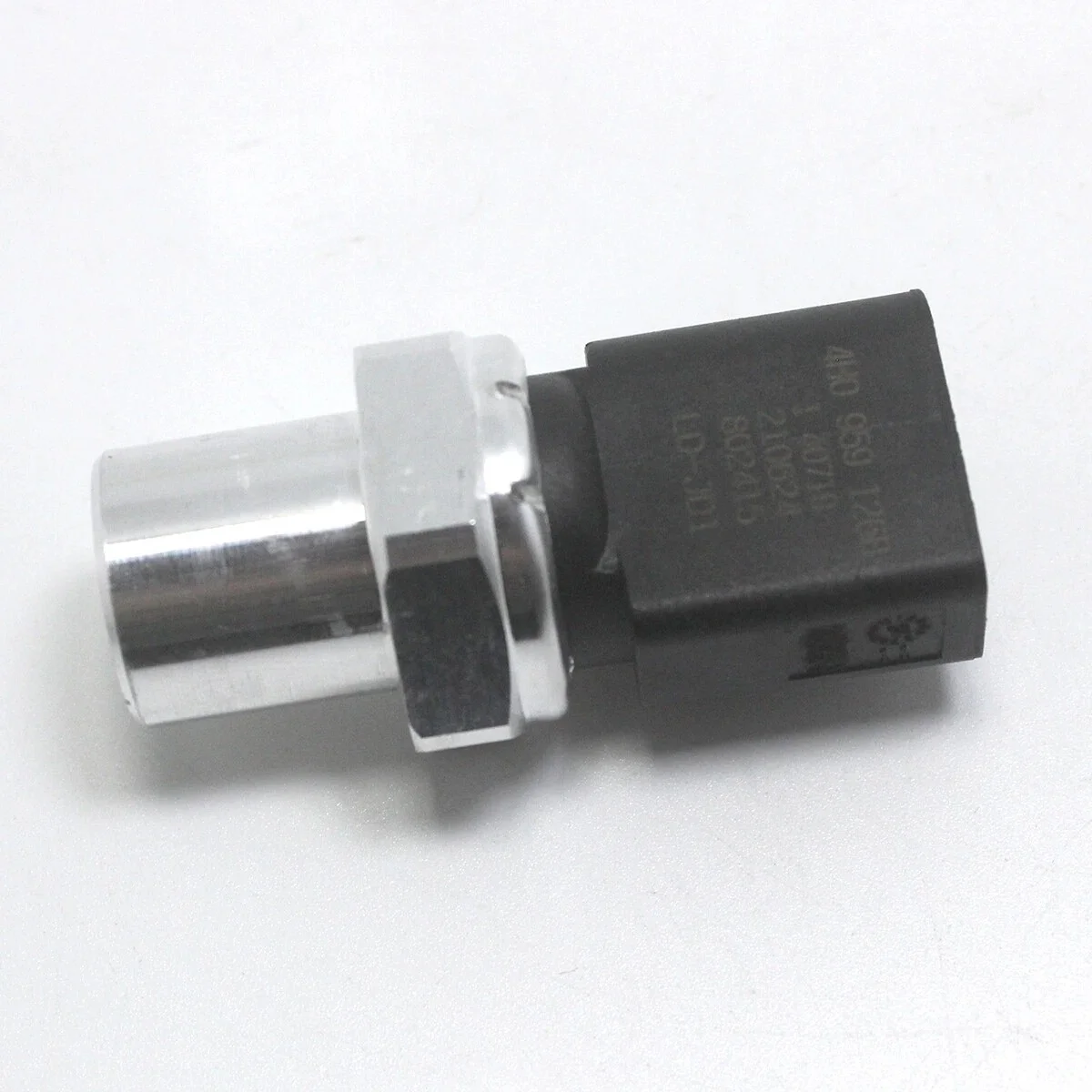 

A/C Pressure Switch Sensor for Audi A3 A4 A5 Q5 VW Tiguan Touareg # 4H0959126B