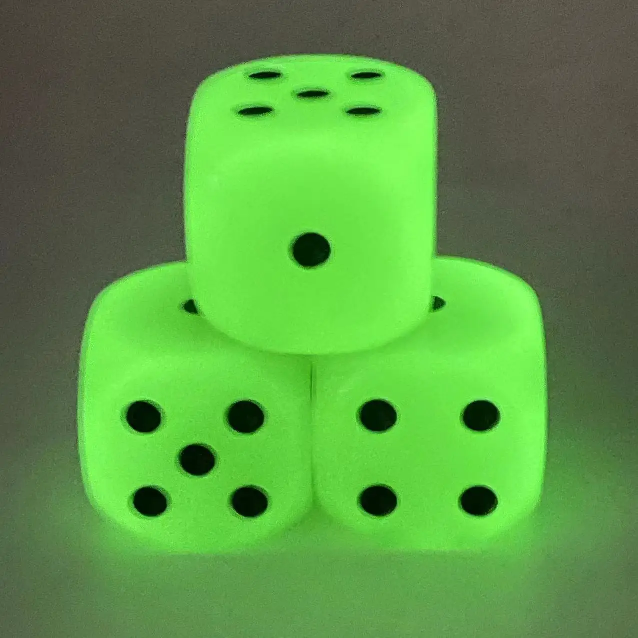 High Quality 3Pcs/Set 30mm Big Size Luminous Glow In The Dark Acrylic Round Corner 6 Sided D6 Point Dice For Family Board Games