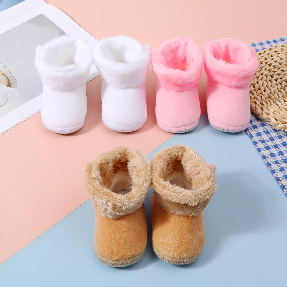 

Baby non-slip toddler boots, warm and thick, soft flat shoes for infants, suitable for indoor holiday parties and gatherings.