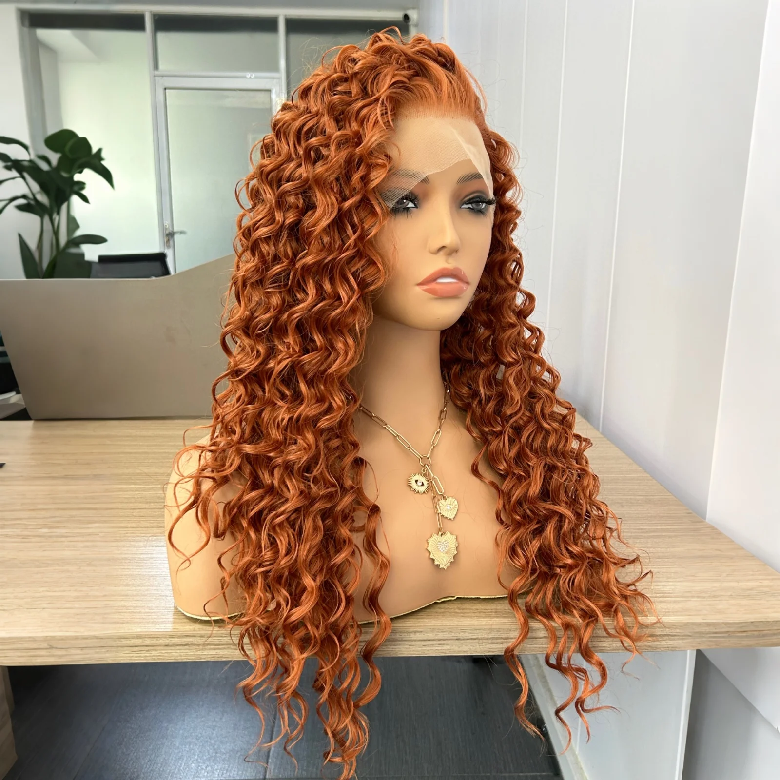 ディープウェーブカーリー13x4レースフロントウィッグ 女性用 フリーパート ジンジャーブラウン ロングカーリー 合成繊維 グルーレス デイリー パーティー コスプレウィッグ