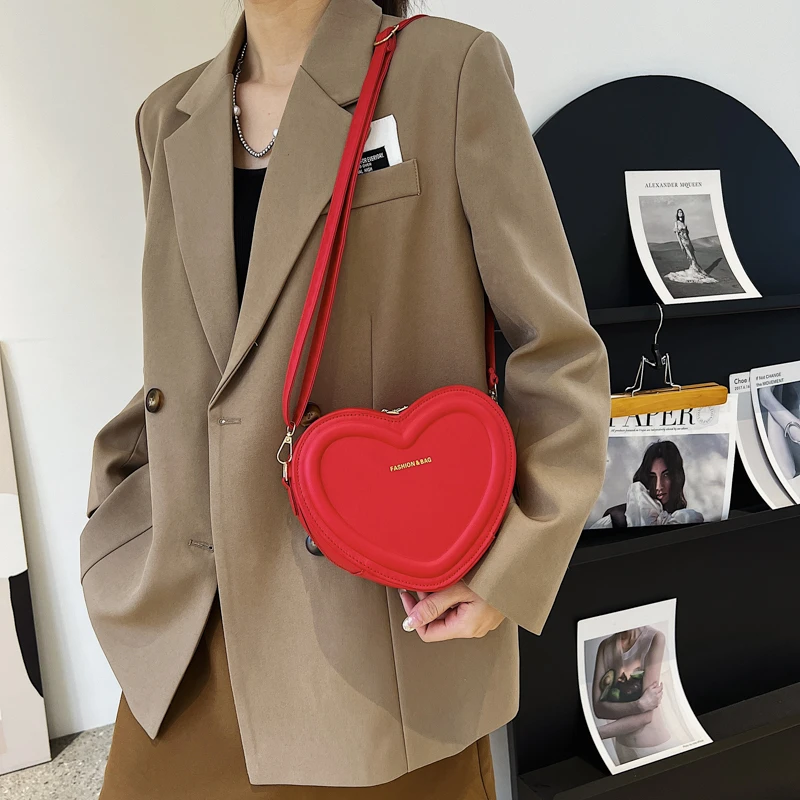 2024 New Peach Heart Sling Purses PU Leather Women Small Crossbody Bag Love Shaped Fashion Satchel Ladies Retro Red Shoulder Bag