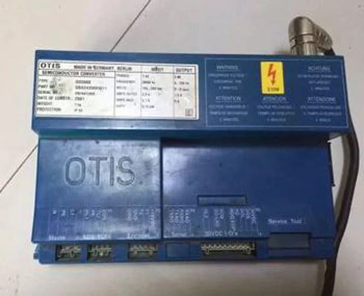 

GBA24350AW11 90%~95% НОВАЯ синяя коробка контроллера двери лифта DO2000 DCSS-IV GBA24353F1