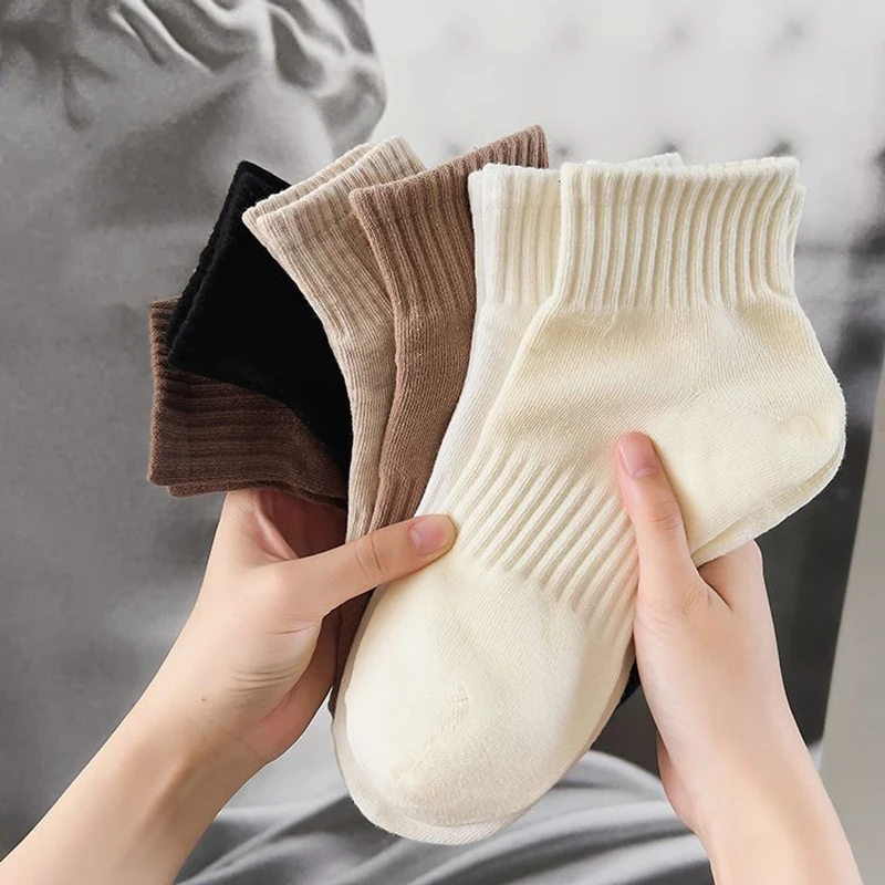 

5 Pairs Of Women's High Quality Cotton Socks Autumn And Winter Fashion And Versatile Solid Color Socks Black Soft Sports Socks