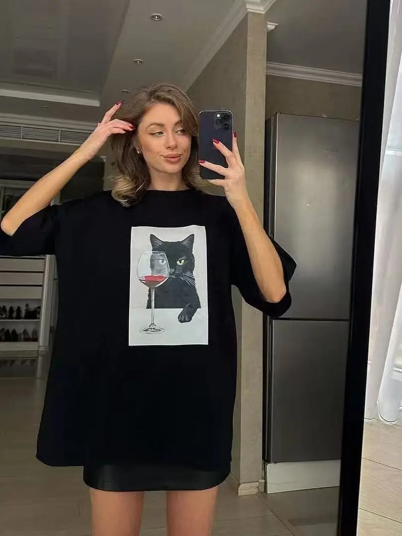 

This Printed Versatile and Slimming Casual Top Is Made of 100% Pure Cotton Features A Unique Niche Design It's A Chic T-shirt