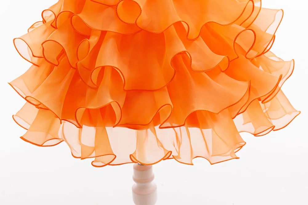Halloween-Kostüm für Mädchen: Kleid mit Puffärmeln, Rüschen und mehreren Stoffschichten aus Tüll + Hexenhut + Süßigkeitenbeutel in Form einer Kürbis, Party-Outfit für Kinder, 3-teiliges Set. – Detail 16