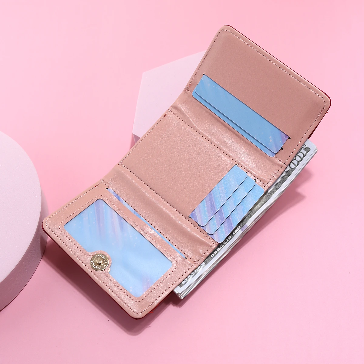 محفظة نسائية قصيرة قابلة للطي جديدة مع وضع بطاقات متعددة مطرزة بالحب، خفيفة الوزن