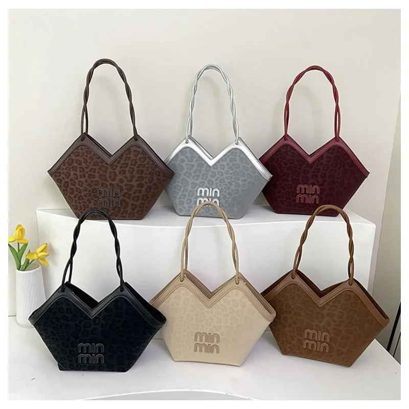 

Fashionable Elegant Messenger Bag With Letter Logo Trendy Also An Ideal Chic And Practical Diaper Bag For Commuter