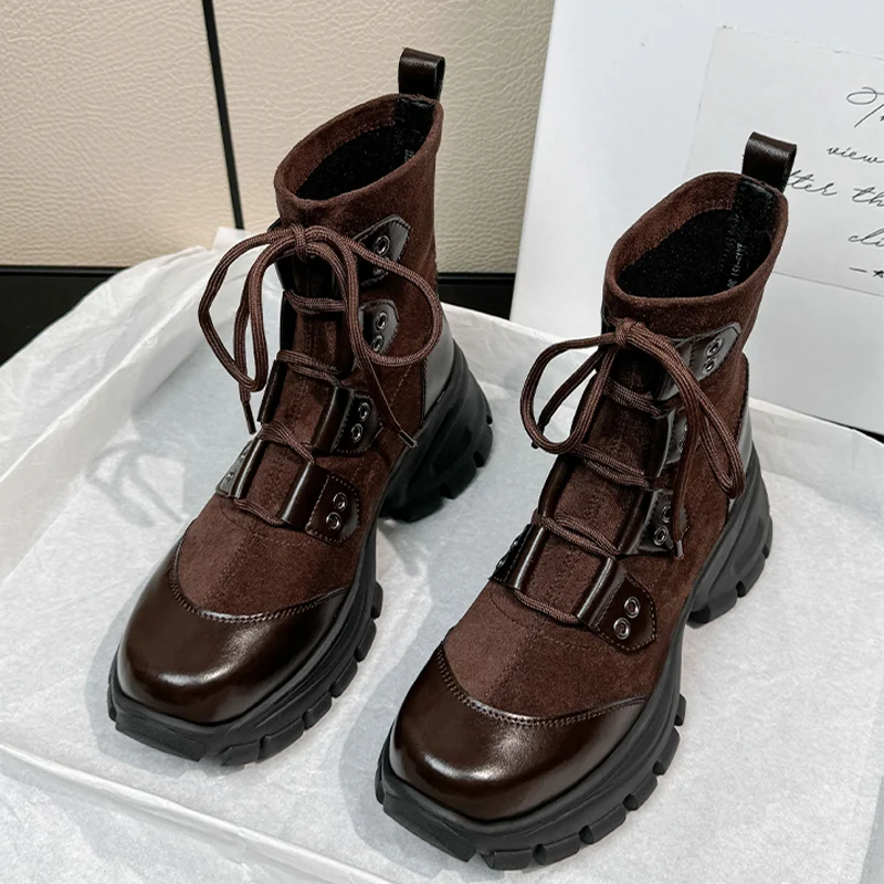 حذاء من الجلد للنساء بكعب عالٍ أحذية رياضية 2025 مصمم الشتاء بدعة الدانتيل يصل قصيرة تشيلسي الأحذية مضخات جديدة القوطي Mujer بوتاس