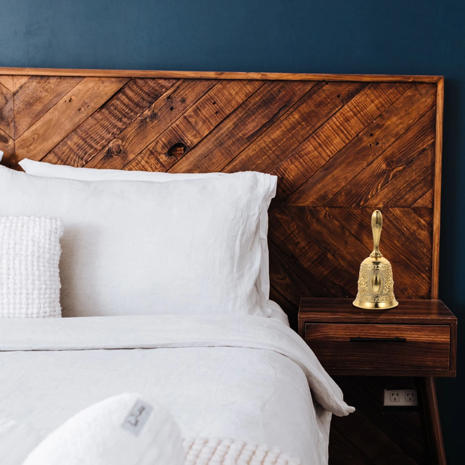 

1Pcs European Style Retro Hand Bell Zinc Alloy for Restaurant Bar School Office Reception Desk Call Bell Decoration