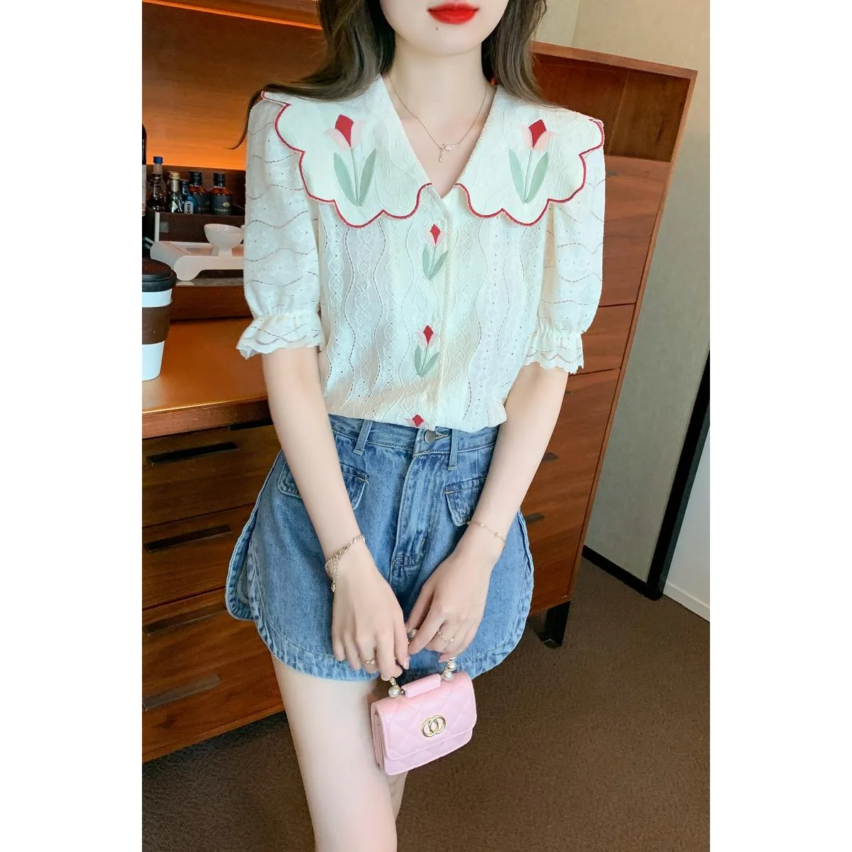 여름 새로운 프랑스 빈티지 수 놓은 아기 칼라 셔츠 여성 한국 스타일 느슨한 유행 매칭 탑