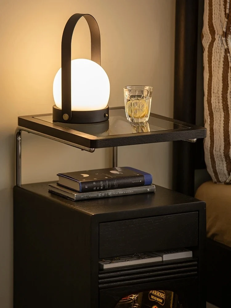 Чрезвычайно узкая современная простая прикроватная тумбочка, бытовой кронштейн для спальни, диван, боковой шкаф, журнальный столик из цельного дерева для гостиной