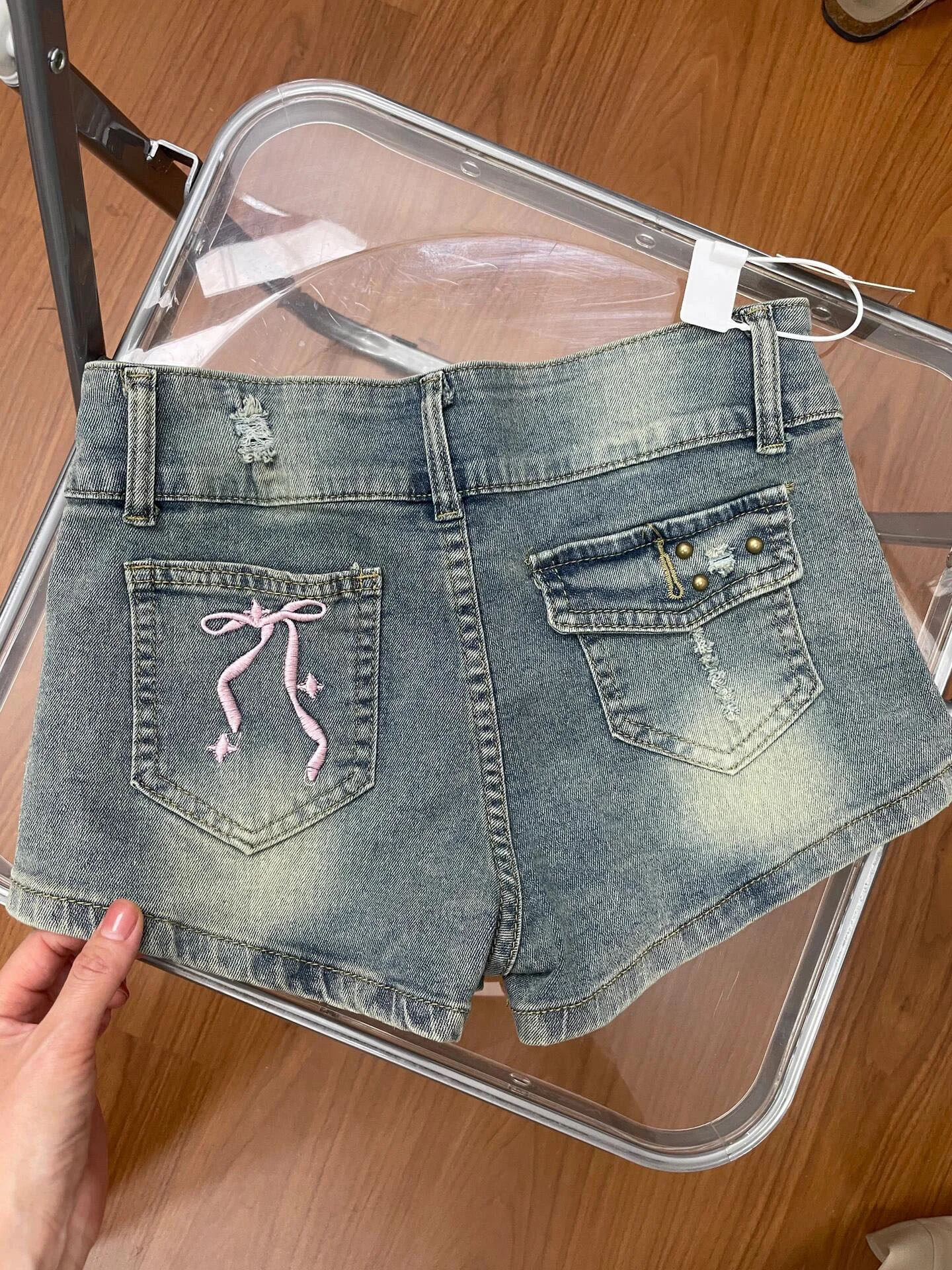 

American Style Spicy Girl Bow Embroidered Denim Shorts Women's Summer Button Design Casual Hip Hugging Hot Pants Trendy