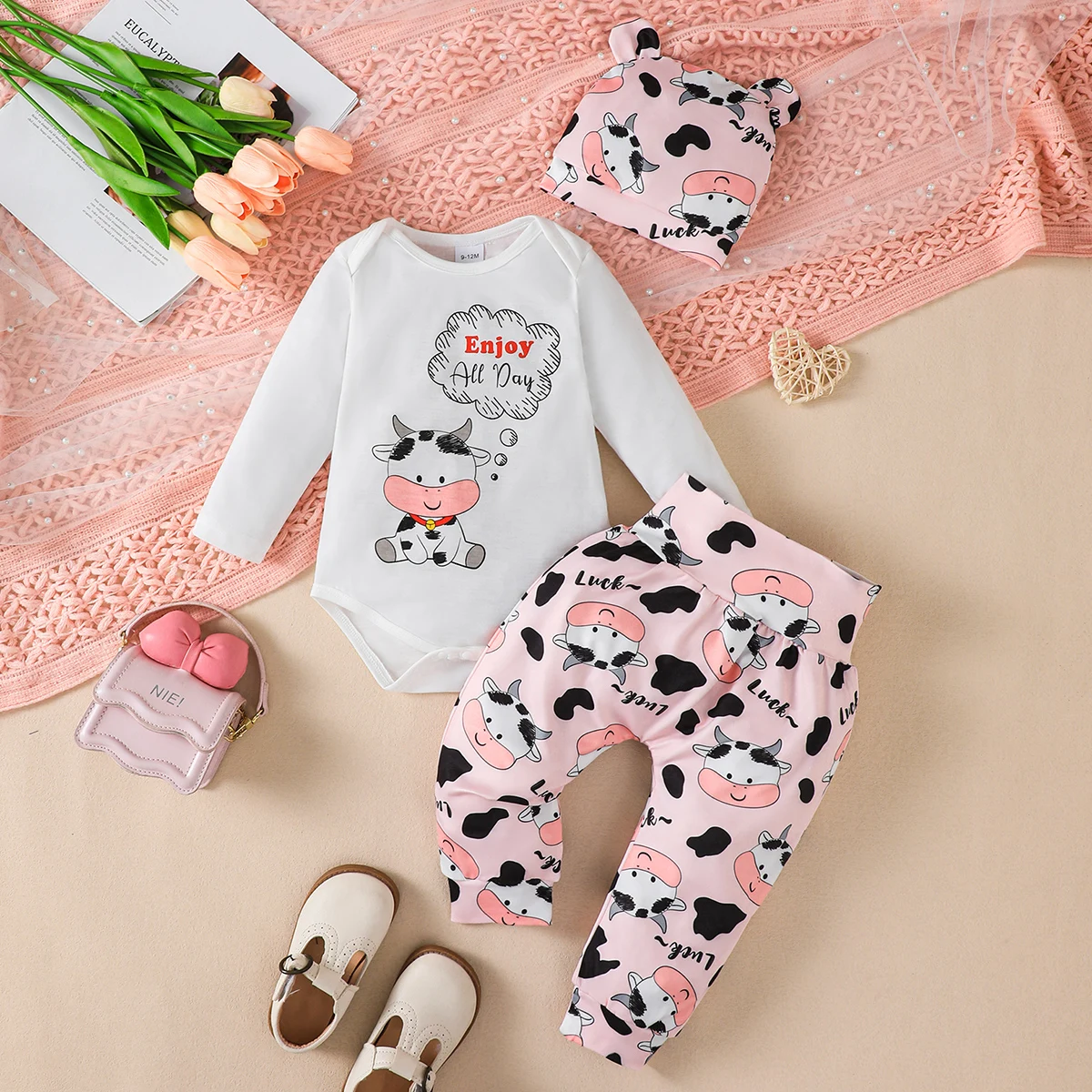 0-18 Monate Baby Mädchen Set Cartoon Kleine Milchkuh Druck Langarm-Strampler+Lange Hose+Mütze Geeignet für Neugeborene Baby Mädchen Süßes Set – Detail 1