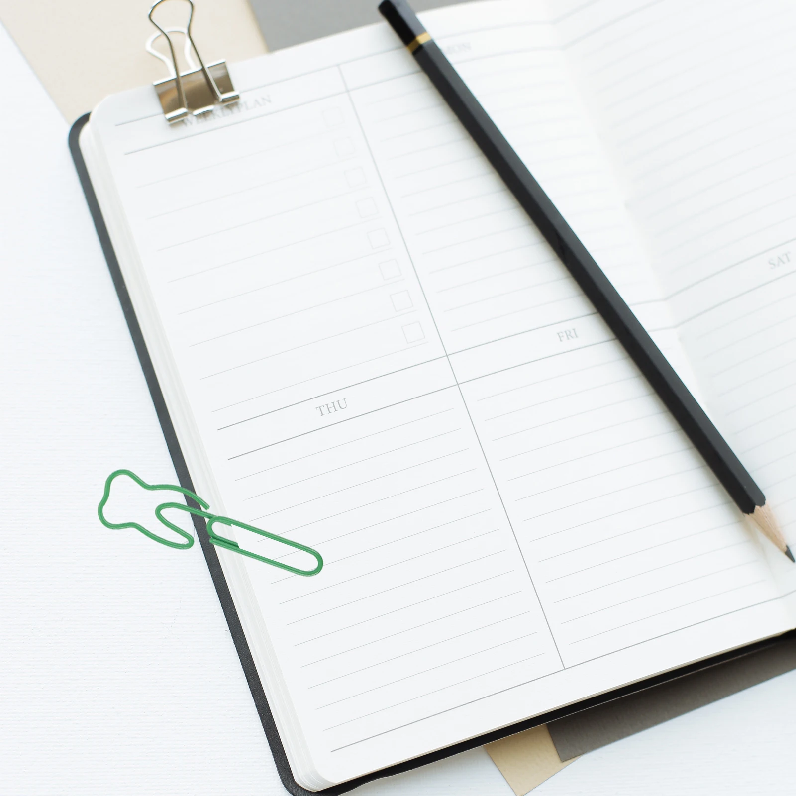 

100Pcs Mini Paper Clips Colorful Tooth Shape Rust-Resistant Metal Clips for Office Desk Organization Binder Fasteners