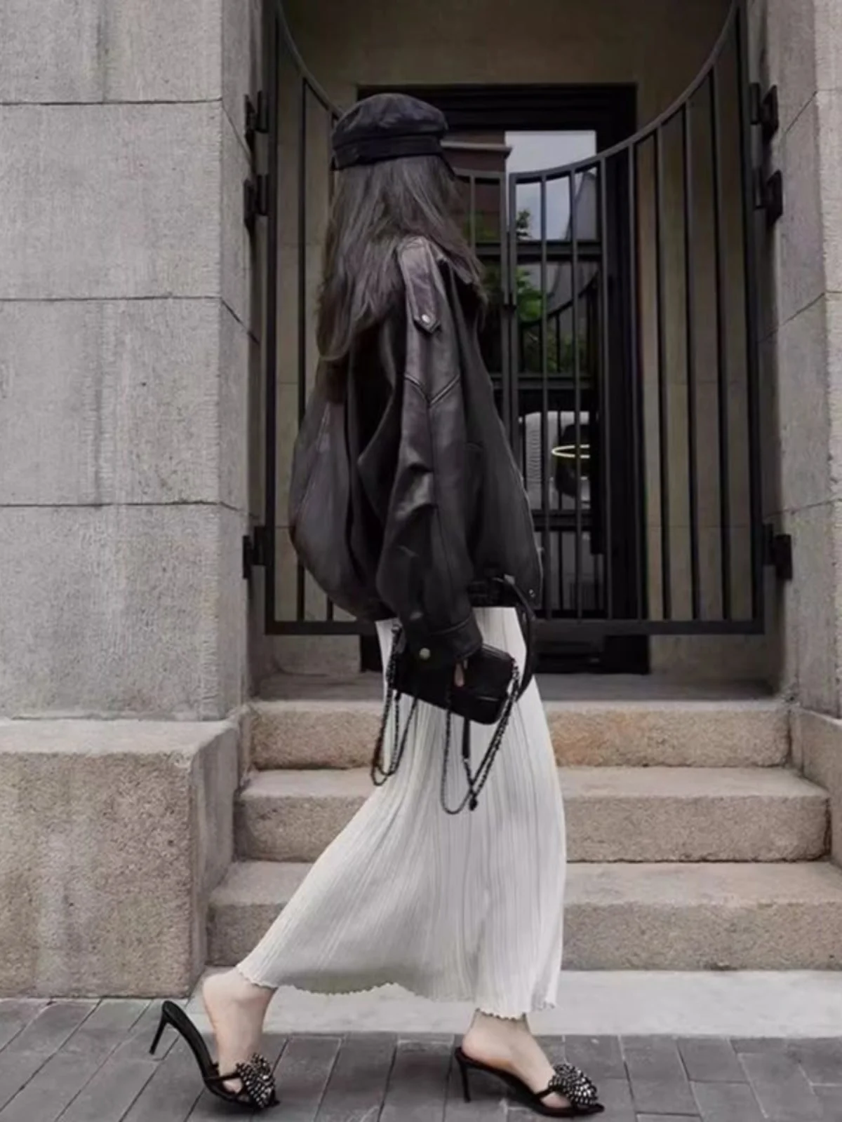 جاكيت جلد أمريكي ريترو للنساء، موديل شتاء 2025 الجديد، ملابس دراجات نارية فاخرة وعصرية للشارع