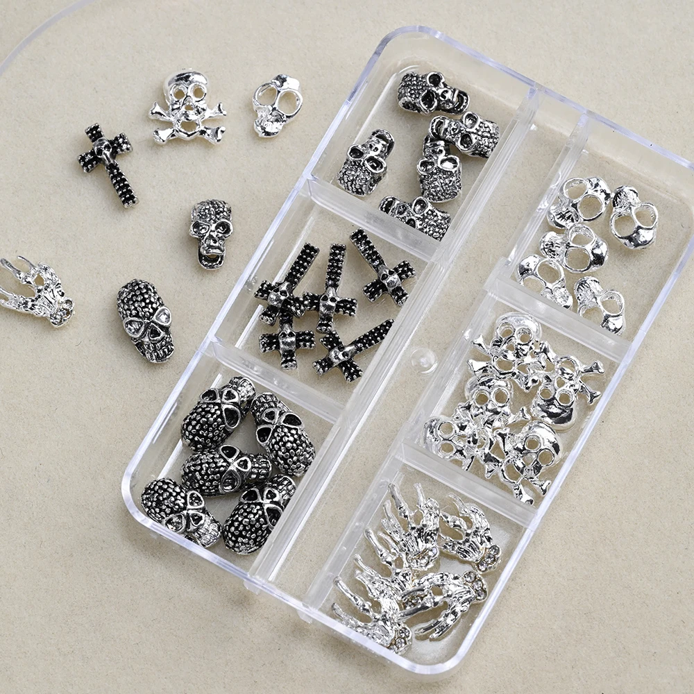 Mélange de breloques pour ongles d'halloween, 30 pièces, argent/pistolet noir, crâne gothique 3D, croix en métal strass rétro, squelette 3D, décoration d'ongles à main