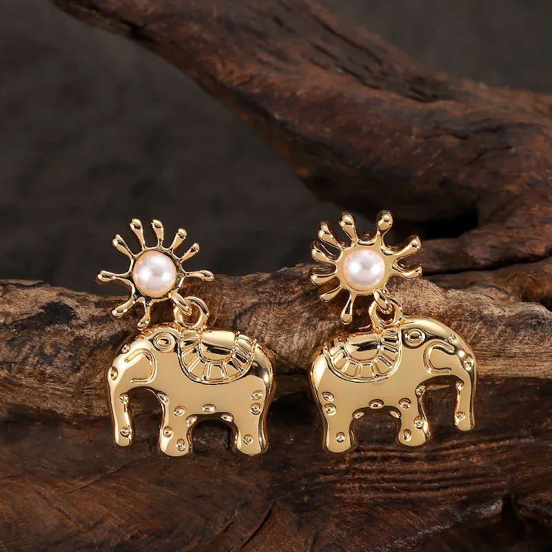 Stylish and exquisite, simple earrings that resemble the Yang and the auspicious birthday month resemble pearl earrings.
