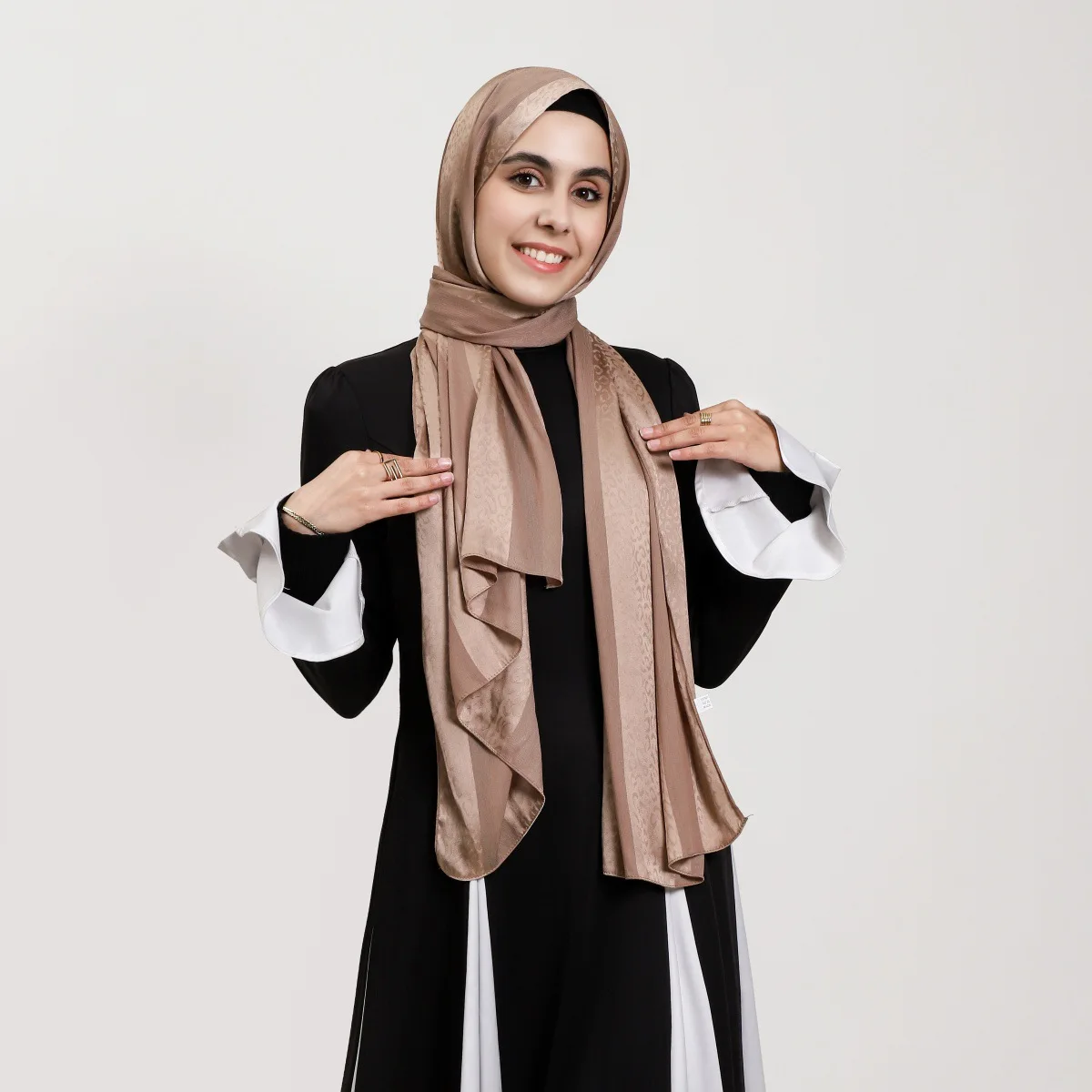 Elegante Muslimische Hijab Frauen Böhmischen Weichen Satin Islam Ramadan Hijabs Foulard Femme Schal Wrap Schal Kopftuch Bufanda Stirnband – Detail 5