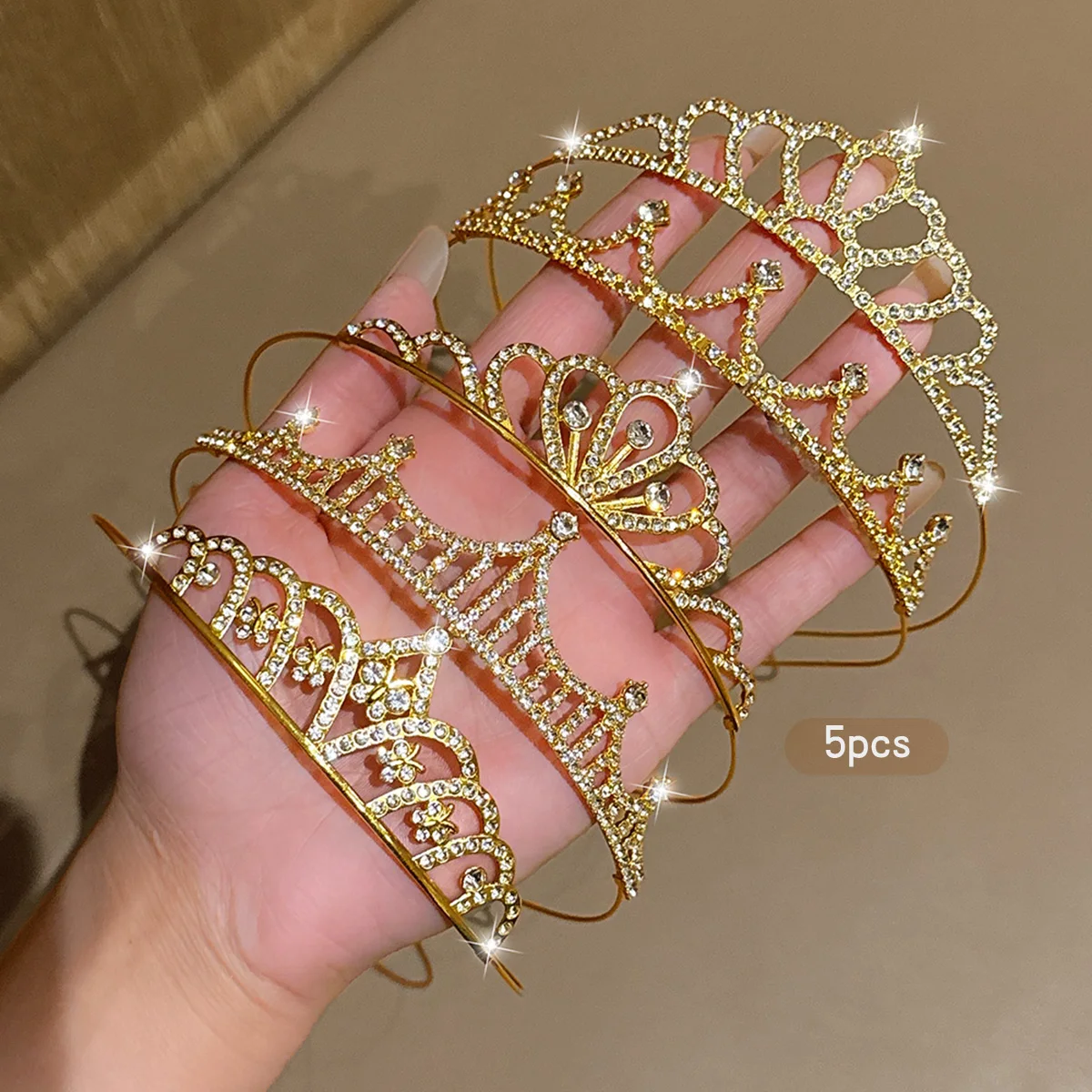 

5. модных и универсальных повязок на голову с милой золотой короной, подходящих для повседневных аксессуаров для волос.