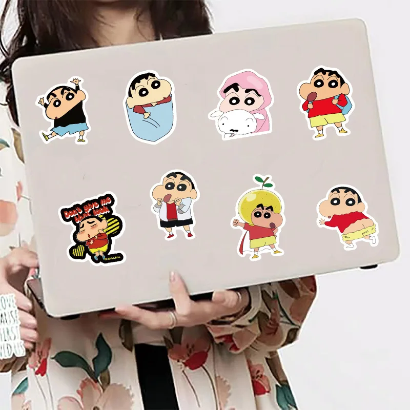 50 قطعة تلوين شين تشان أنيمي الكرتون ملصق DIY بها بنفسك الهاتف المحمول الأمتعة سكيت الكتابة على الجدران الشارات متعة لعبة طفل