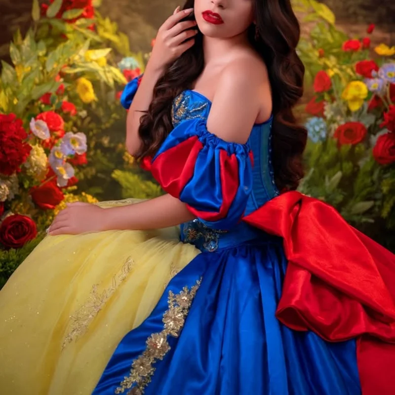 فستان Quinceanera بدون أكتاف من حكاية خرافية من التول مزين بالترتر والكريستال مع فيونكة فيستدوس دي 15 Quinceanera ﻿ تخصيص