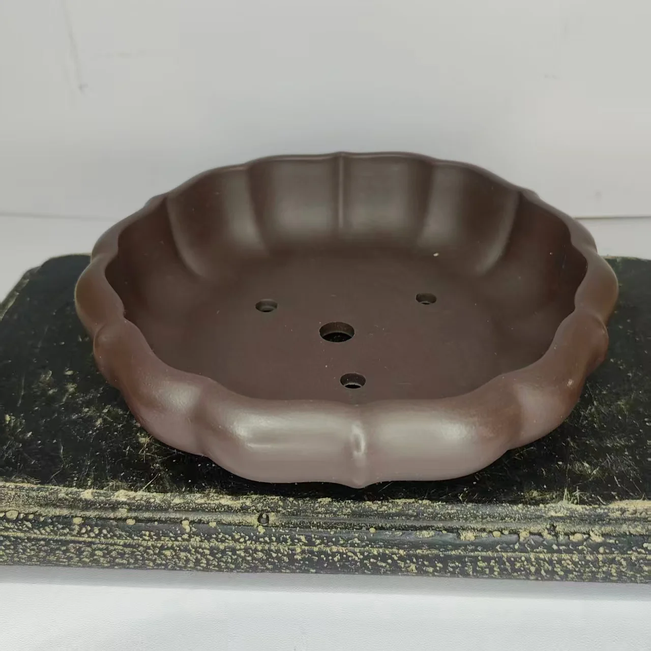 

High Quality Lotus Shape Unglazed Shallow Yixing Purple Sand Bonsai Pot