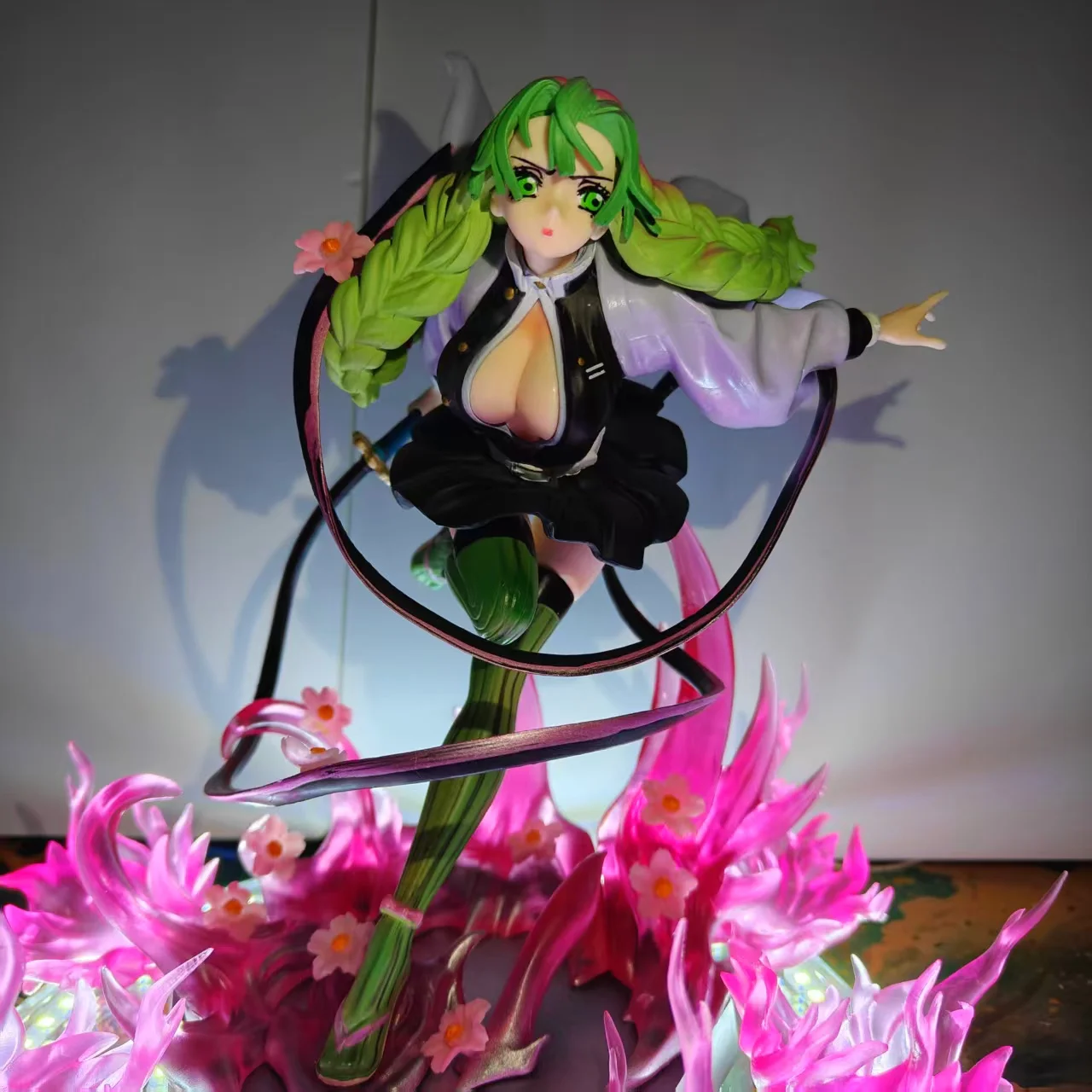 

Demon Slayer: Kimetsu no Yaiba Anime Kanroji Mitsuri Pink Fire DIY Action Figures & Base & Lamp Collection Infinity Castle
