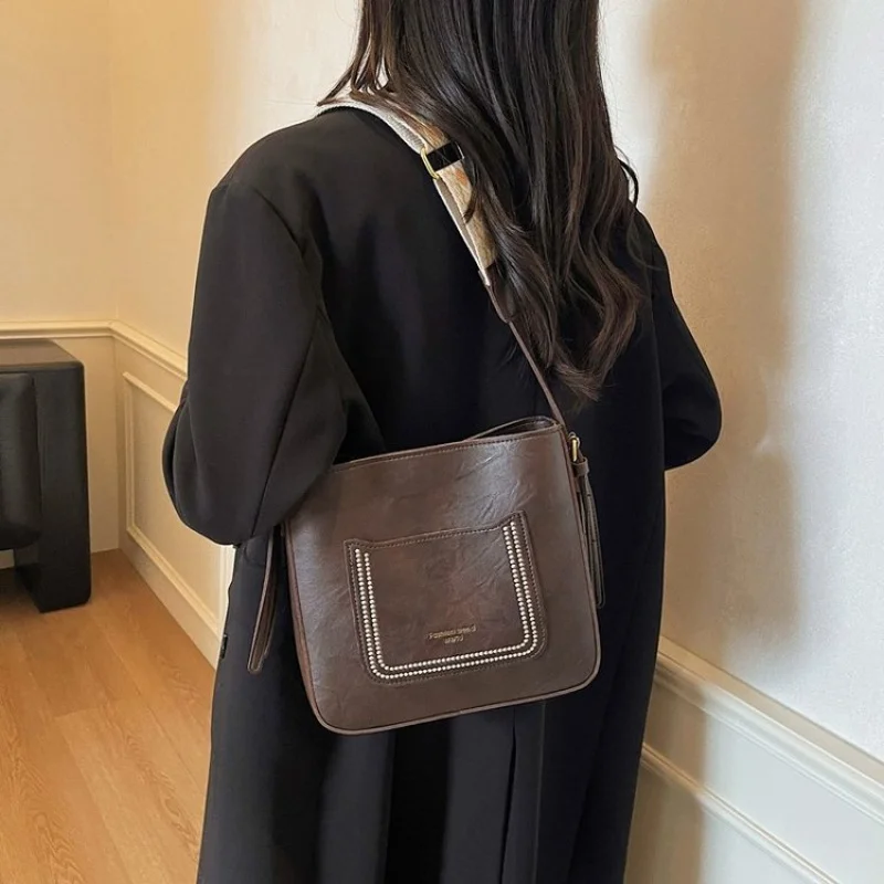 

High-End Women Luxury Tote Bag With Paris Aesthetic And Spacious Interior Suitable For Urban Ladies​