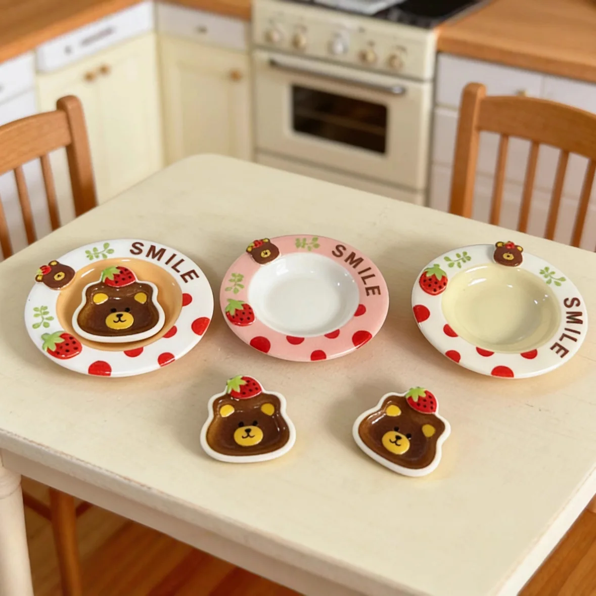 

10pcsMini Squishy Strawberry Bear Plate Toy Set - Resin Craft Accessories for DIY Cream Glue & Creative Dollhouse Decor Projects