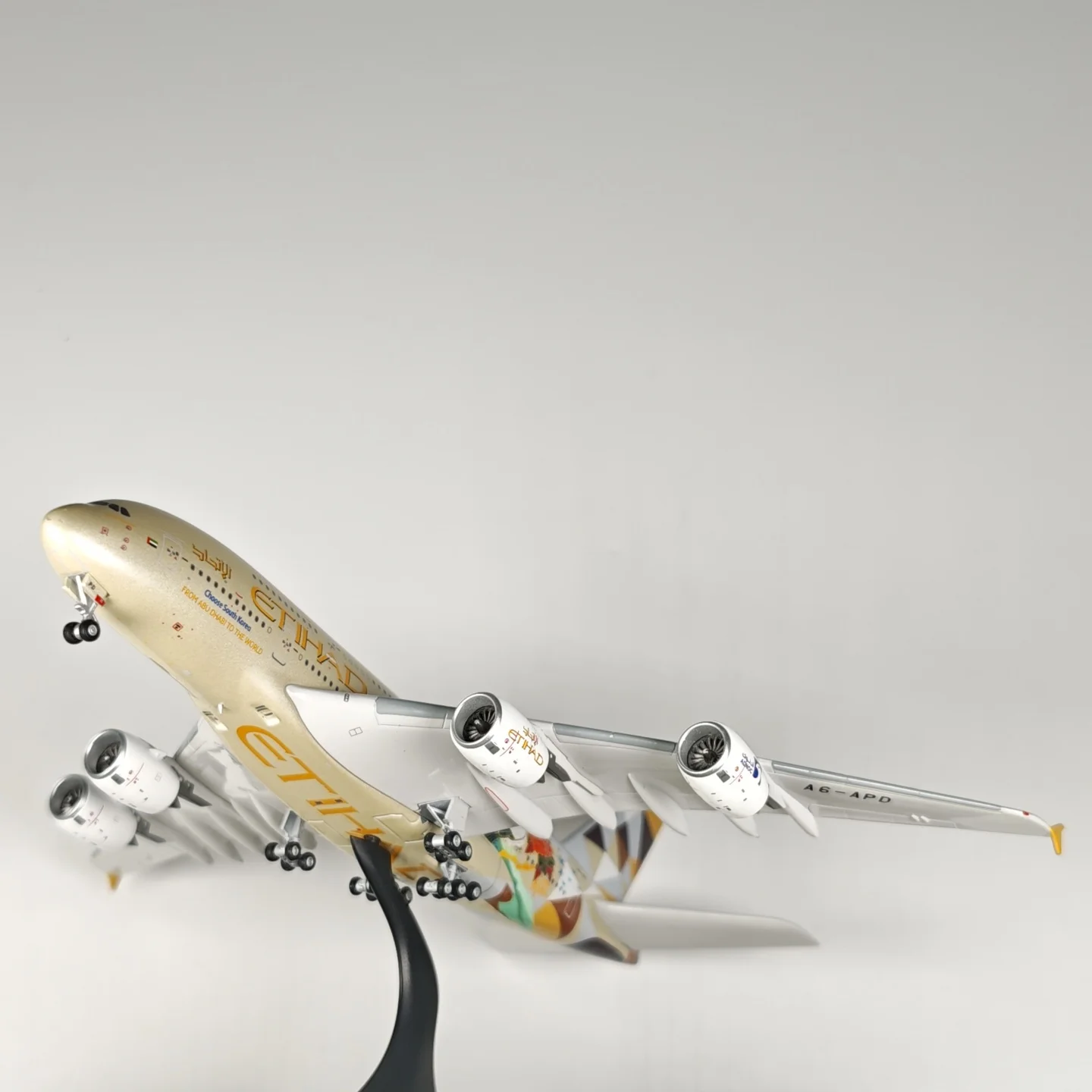 نموذج طائرة AV4293 1/400 Etihad A380 A6-APD (مطلي كوري) نموذج طائرة معدات الهبوط من سبيكة قابلة للفصل