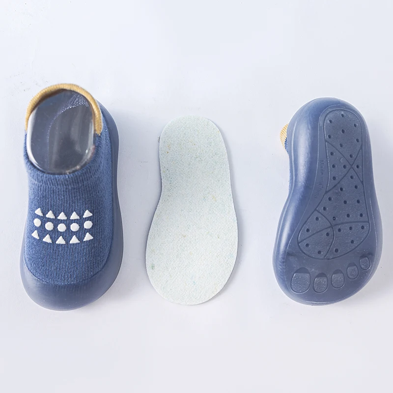 أحذية خريف 2021 للأطفال الصغار للمشي الأولى جورب للفتيات والأولاد نعل ناعم غير قابل للانزلاق من القطن قابلة للتنفس خفيفة الوزن سهلة الارتداء