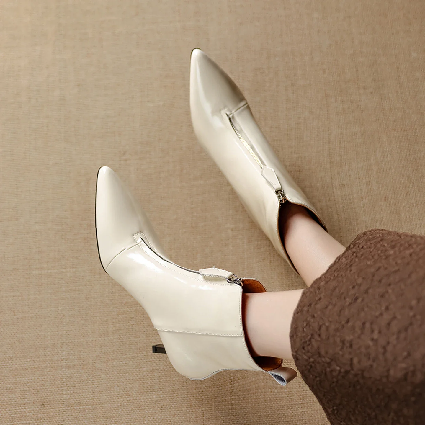 

2026 новые осенне-зимние женские ботильоны высотой 22-24,5 см, современные ботинки из воловьей кожи с острым носком, короткие ботинки на тонком высоком каблуке с молнией спереди