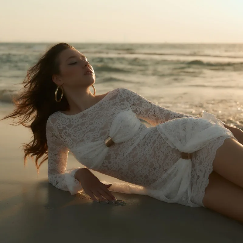 DGLUKE Abito bianco in pizzo a maniche lunghe per donna Mini abito aderente con busto increspato Abito corto sexy drappeggiato da club