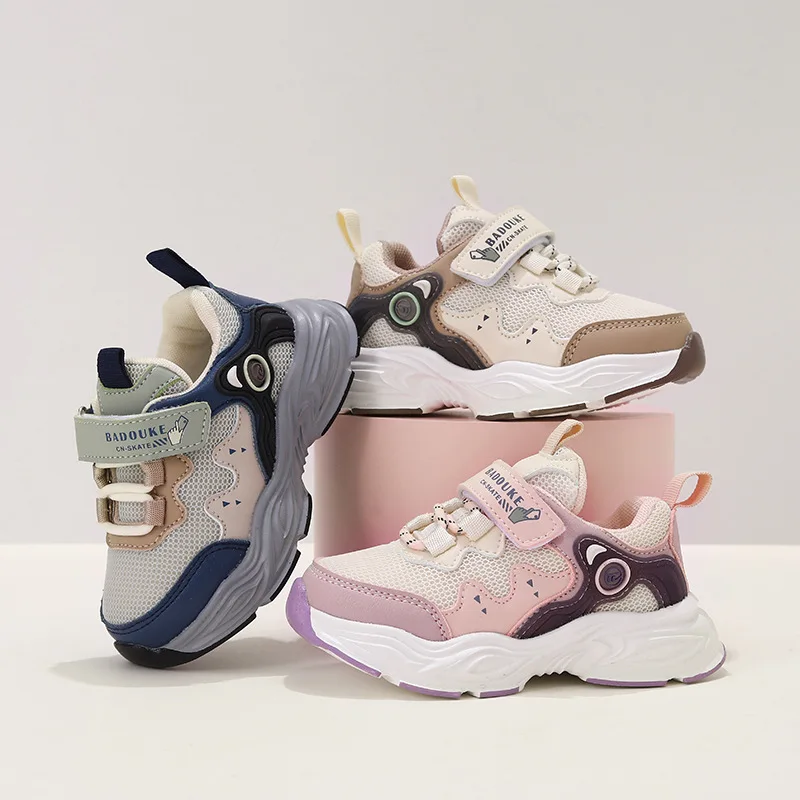 

Модная обувь для девочек, осень 2023, новые детские кроссовки на мягкой подошве, дышащая сетчатая обувь для мальчиков, простая универсальная повседневная обувь для девочек