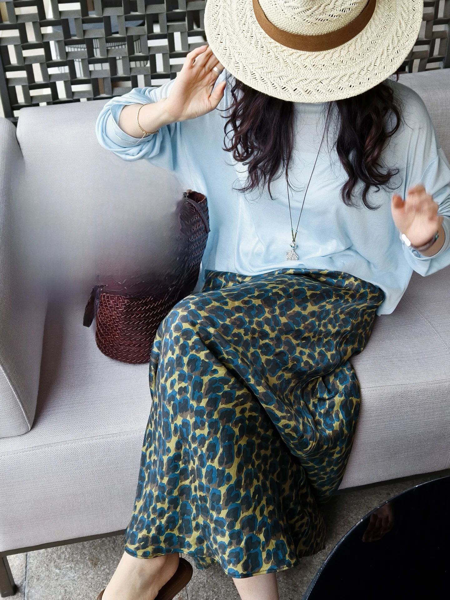 

Элегантная синяя юбка с леопардовым принтом, оборками по низу, прямого кроя, с завышенной талией, повседневная, из полиэстера с люрексом, свободного кроя, летняя