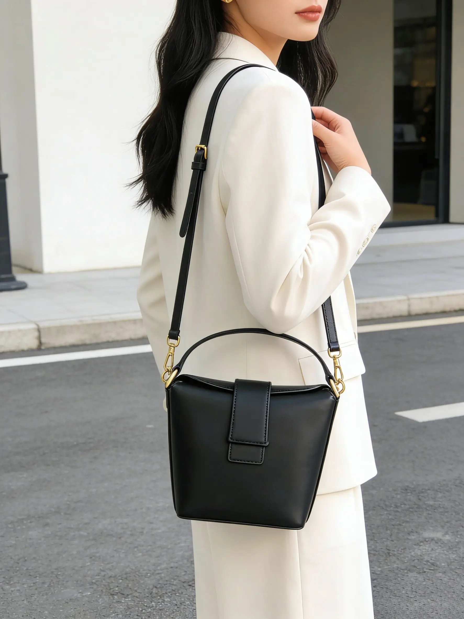 

Trendy Light Luxury Bucket Bag for Women, Niche High-End Design Fashion Shoulder Crossbody Bag