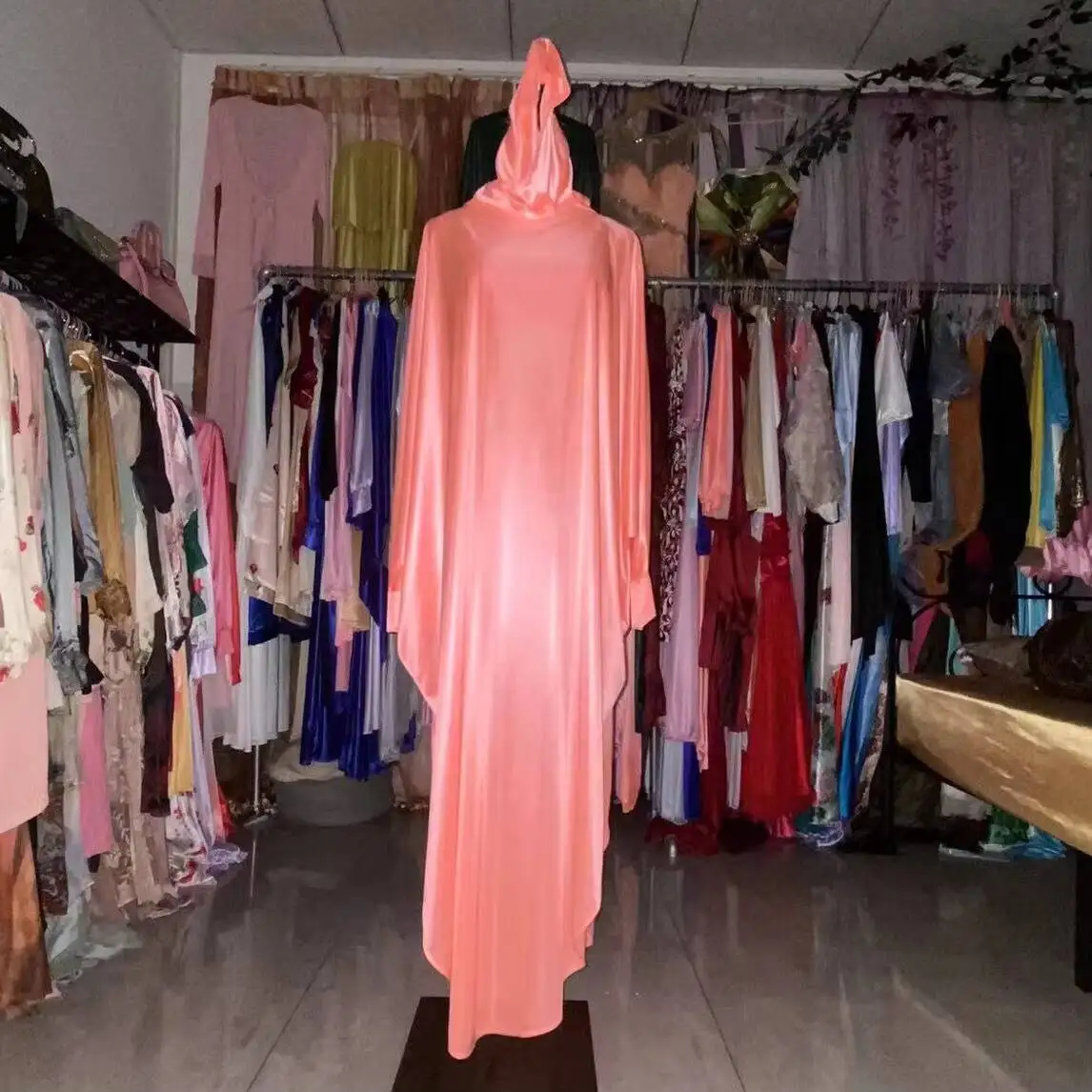 Länge 1,35 m, 40–180 kg, glänzendes Damen-Satin-Kleid mit Fledermausärmeln, lockeres Maxikleid, Übergröße, Schlaf-Pyjama-Robe