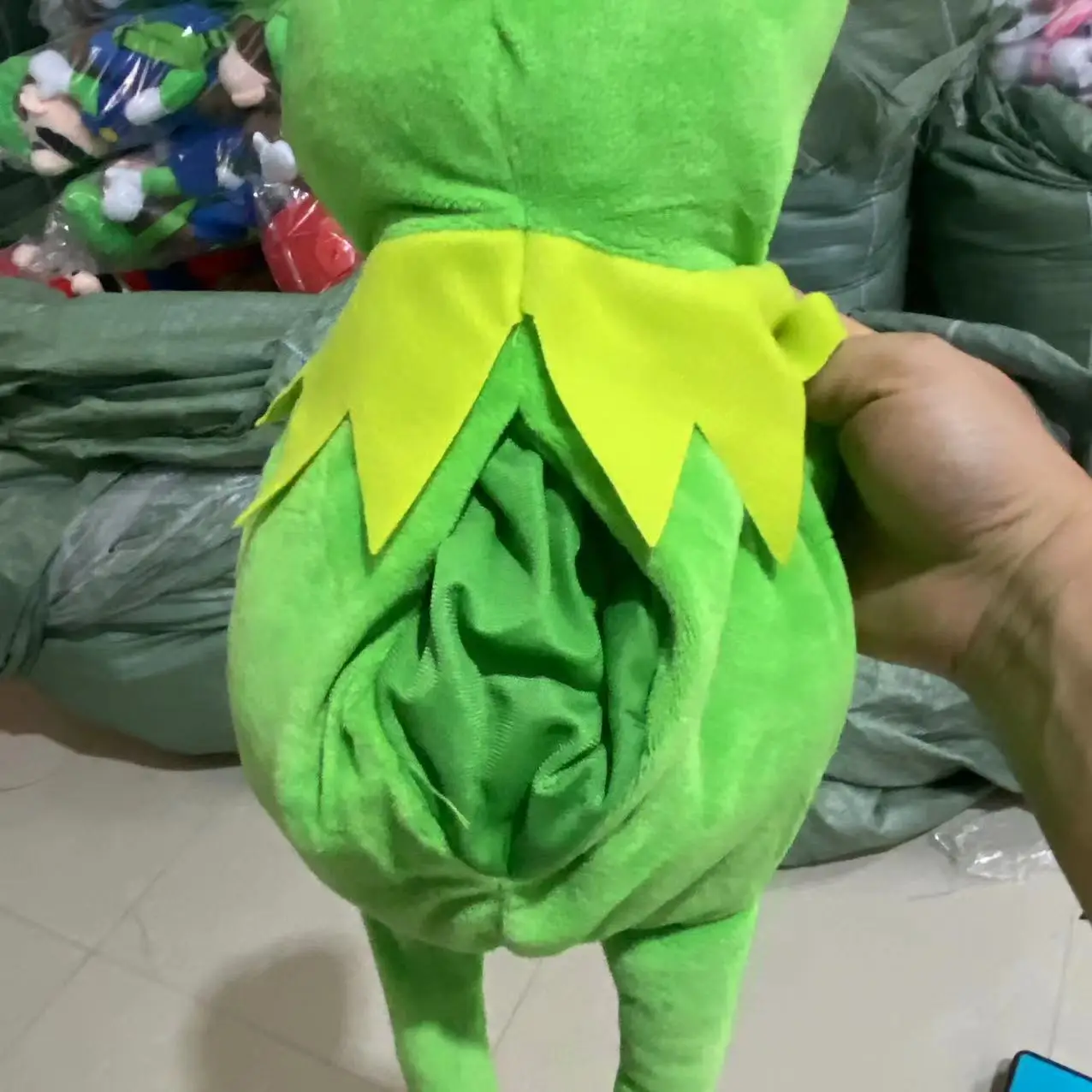 Kermit The Frog-muñeco de peluche divertido, marioneta de mano, mochila escolar, Animal de rana, muñeco grande, accesorios de rendimiento Ventriloquist para bebé