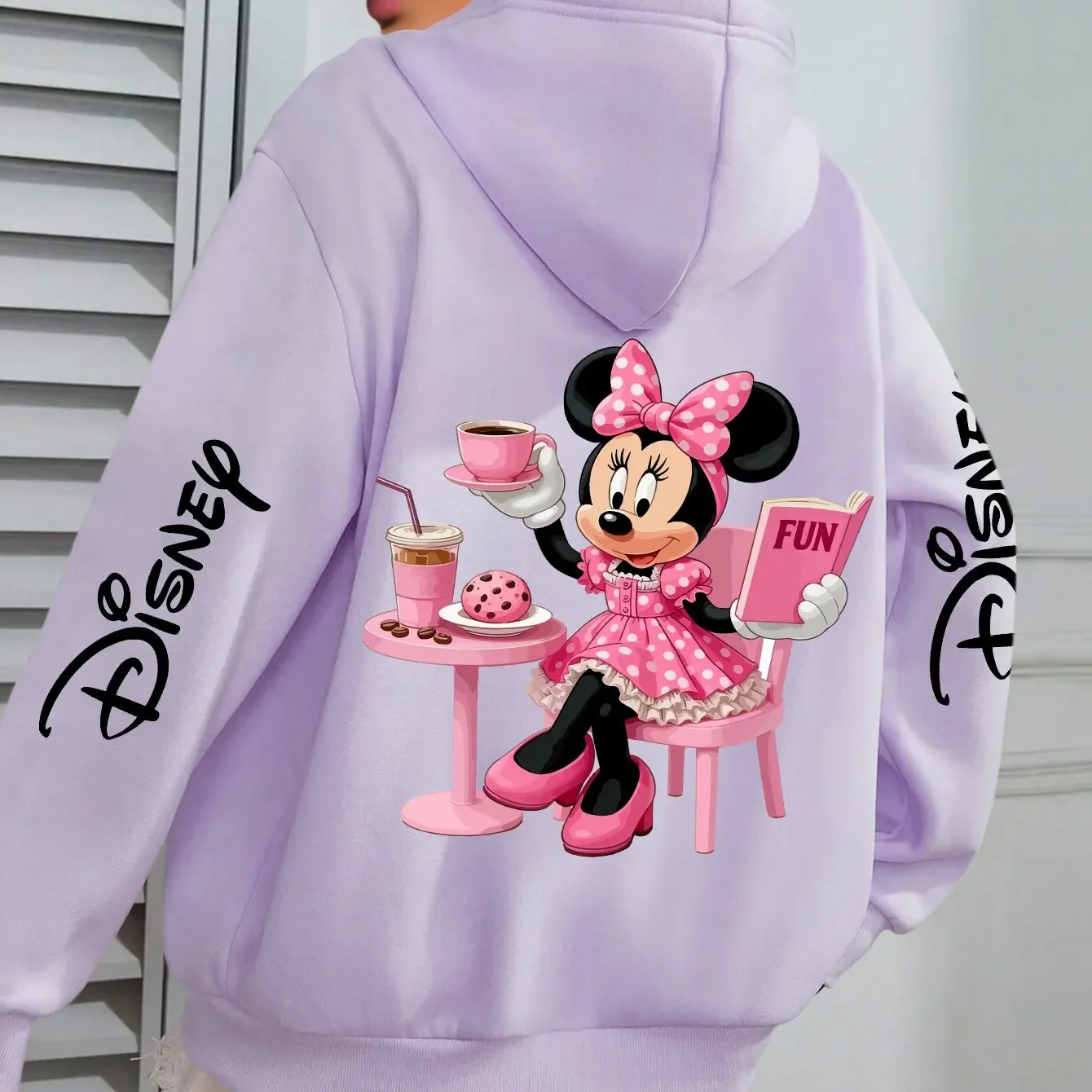 

Повседневная толстовка с капюшоном и длинными рукавами с изображением Диснея Минни, держащей кофе и читающей книги