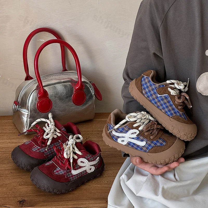 

Кроссовки на мягкой подошве для мальчиков, новинка 2023 года, осенние легкие удобные кроссовки для девочек, уличная нескользящая винтажная детская повседневная обувь