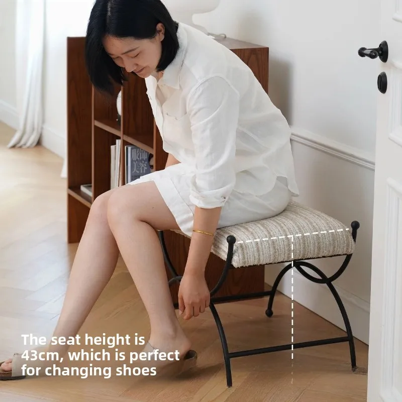 Vintage Metal Upholstered Shoe Bench Minimalist Makeup Stool for Bedroom French Elegant Footrest Comfortable Changing Shoe Seat