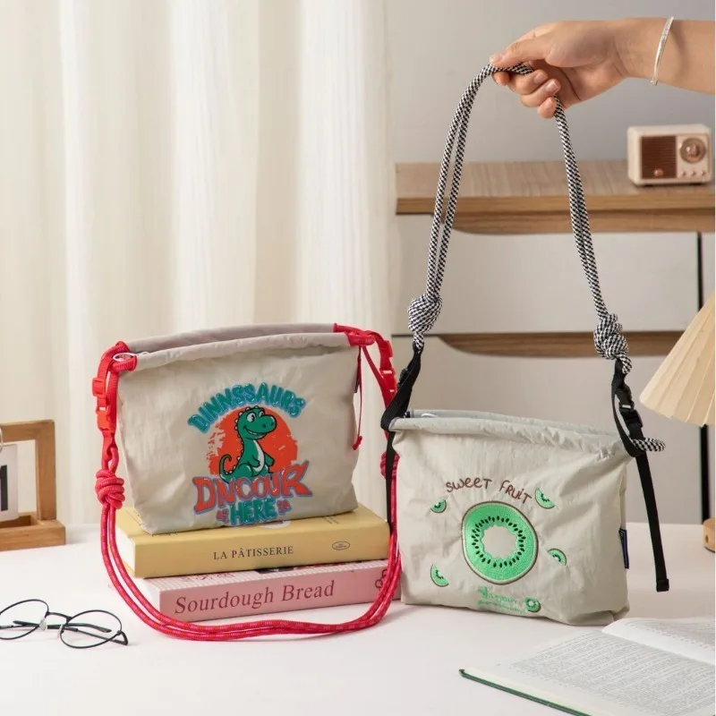 

2025Y2K новая летняя холщовая сумка женская на одно плечо с вышивкой сумка большой вместимости