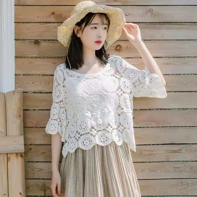 

Новинка весна-осень, Маленькая женская кружевная рубашка с цветочным узором, свободная рубашка с вырезами, модный топ в Корейском стиле