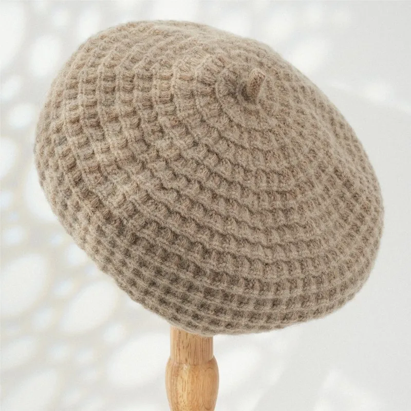 Ladies' brim hats fashionable warm berets and daily shopping